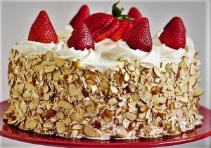 cake maghze gerdo v badam 300x211 - برترین دسر های بهاری را بشناسید و از خوردنشان لذت ببرید